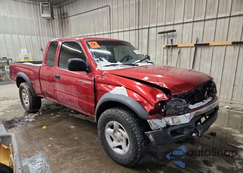 2002 Toyota Tacoma Xtracab z USA, uszkodzony, nr VIN 5TEWM72N42Z021887